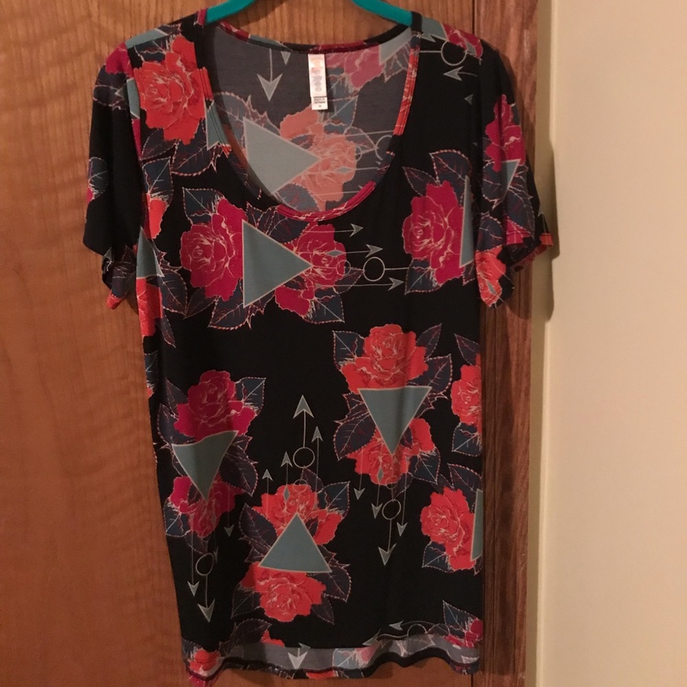 Medium LuLaRoe Classic T